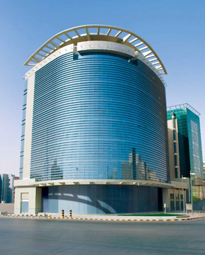 AZK_SA's tweet photo. صندوق #دراية_ريت: 
حكم نهائي لصالح الصندوق برفض دعوى مستأجر سابق لـ سمارت تاور

السبب؟
لانعدام صفة المدعية.

القصة؟
دراية المالية قامت في سبتمبر 2025 إجراءات قانونية ضد المستأجر الرئيسي لعقار "سمارت تاور" لتحصيل أجرة متأخرة تبلغ 40 مليون ريال، قبل أن تحصل لاحقًا على حكم قضائي نهائي بفسخ عقد الإيجار.