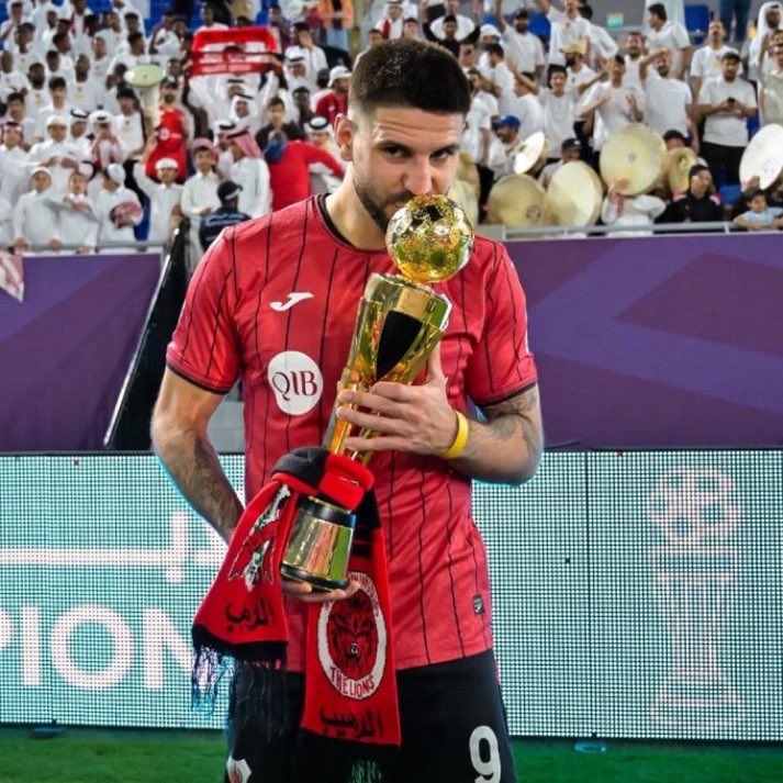 ميتروفيتش امس حقق بطولة ومسجل هدف الفوز 

اقسم بالله لو موجود معنا كان ماشفنا الهلال بالشكل هذا رغم انه يعاني من اصابه لكن افضل بكثير من الموجودين ولاعنده فلسفه قدام الباب جلاد بمعنا الكلمة 

اعشق نوعية الاعبين اللي كذا ..