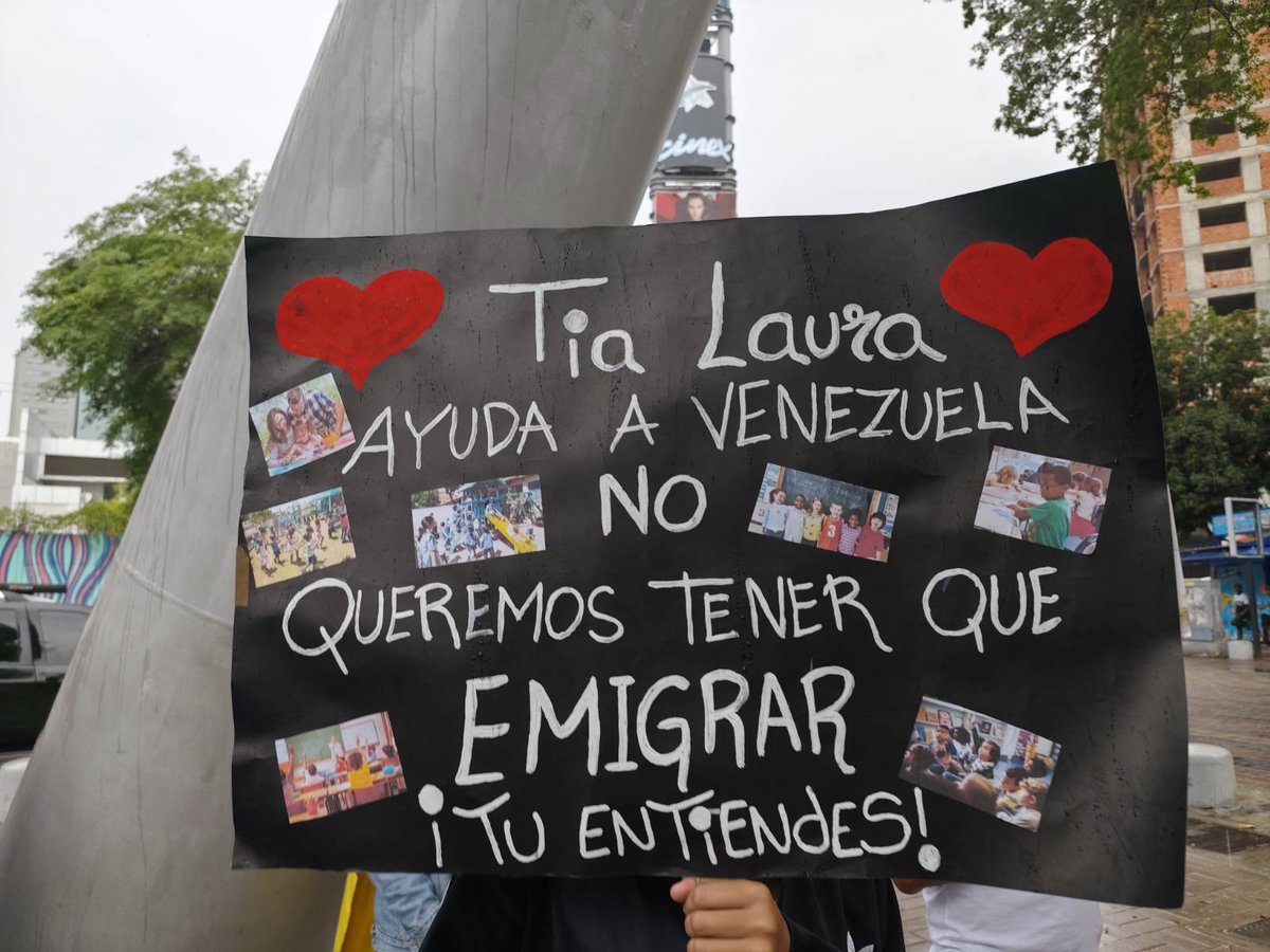 ReporteYa's tweet image. #16Abr #Caracas #Protesta 
@_Provea: Dirigentes sindicales, trabajadores y gremios protestan este #16Abr en Las Mercedes, como punto de partida de una delegación a la embajada de Estados Unidos en Caracas.

La movilización busca consignar un pliego de exigencias que incluye un