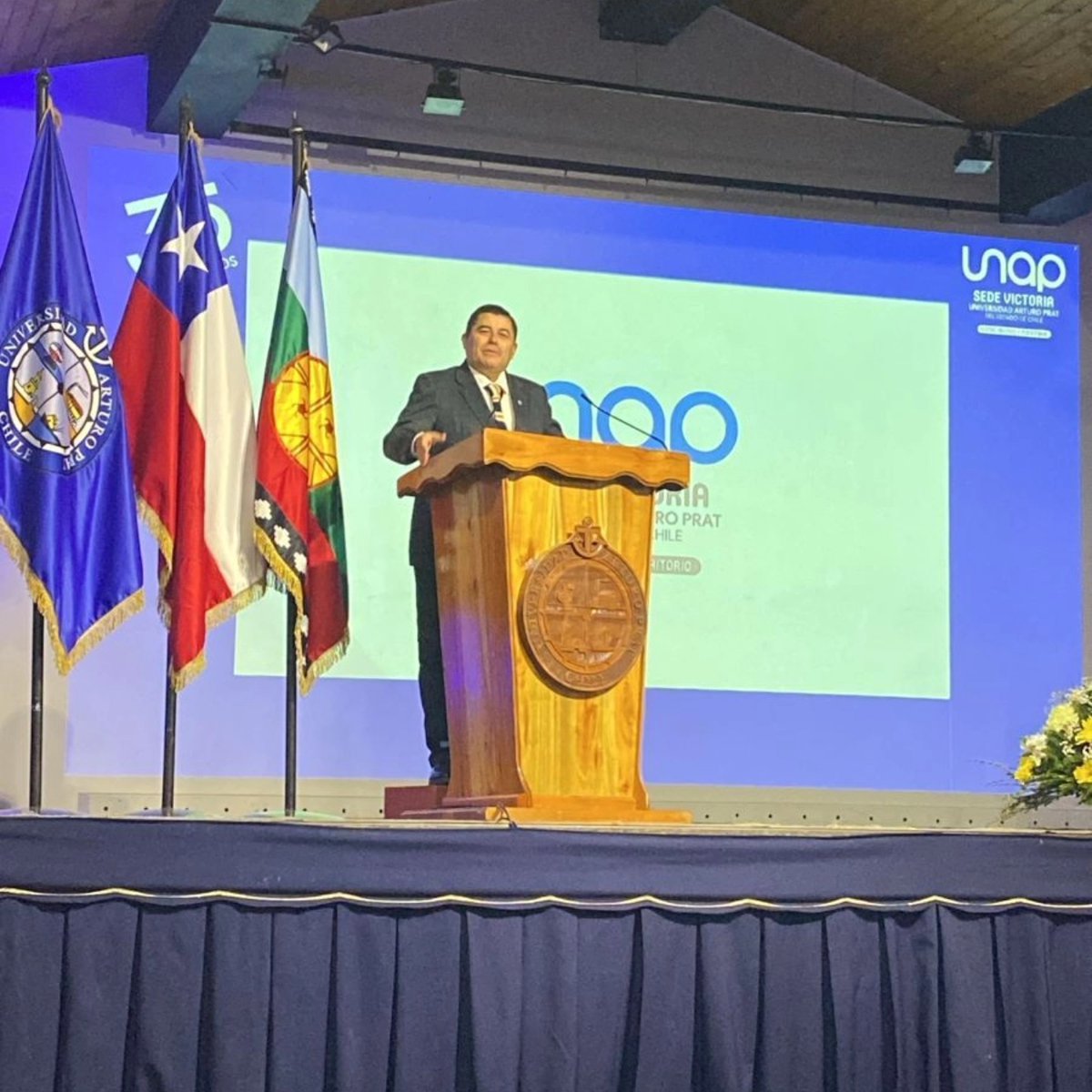Face_Unap_DEC's tweet photo. FACE presente en la Inauguración del Año Académico en la Sede Victoria 🙌
Con una charla de emprendimiento en RRSS, saludamos a estudiantes de 1° año de Ingeniería Comercial PAES (cód. 2385).
¡Éxito en este nuevo comienzo! 📚
#FACEUNAP #SedeVictoria
Mira la publicación @face_unap https://t.co/hcH834OI3i