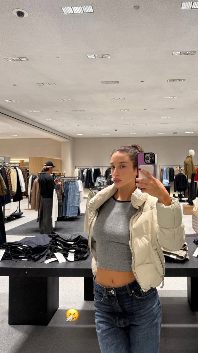 María Pedraza  tweet media