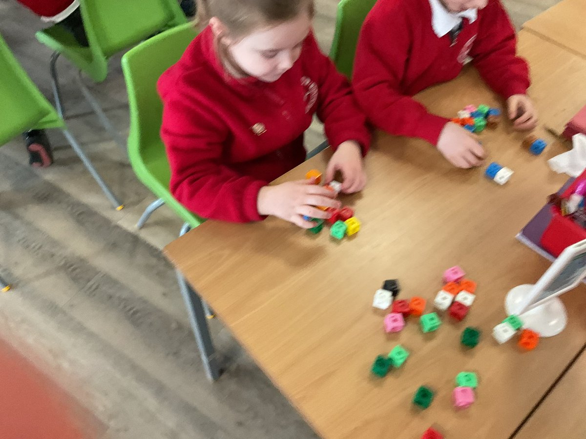 KincraigYear2's tweet image. Exploring odd and even numbers #maths