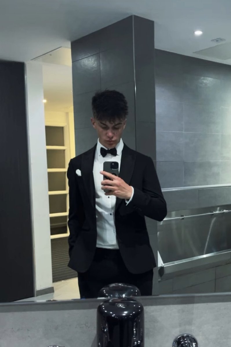 LadsInSuits tweet media