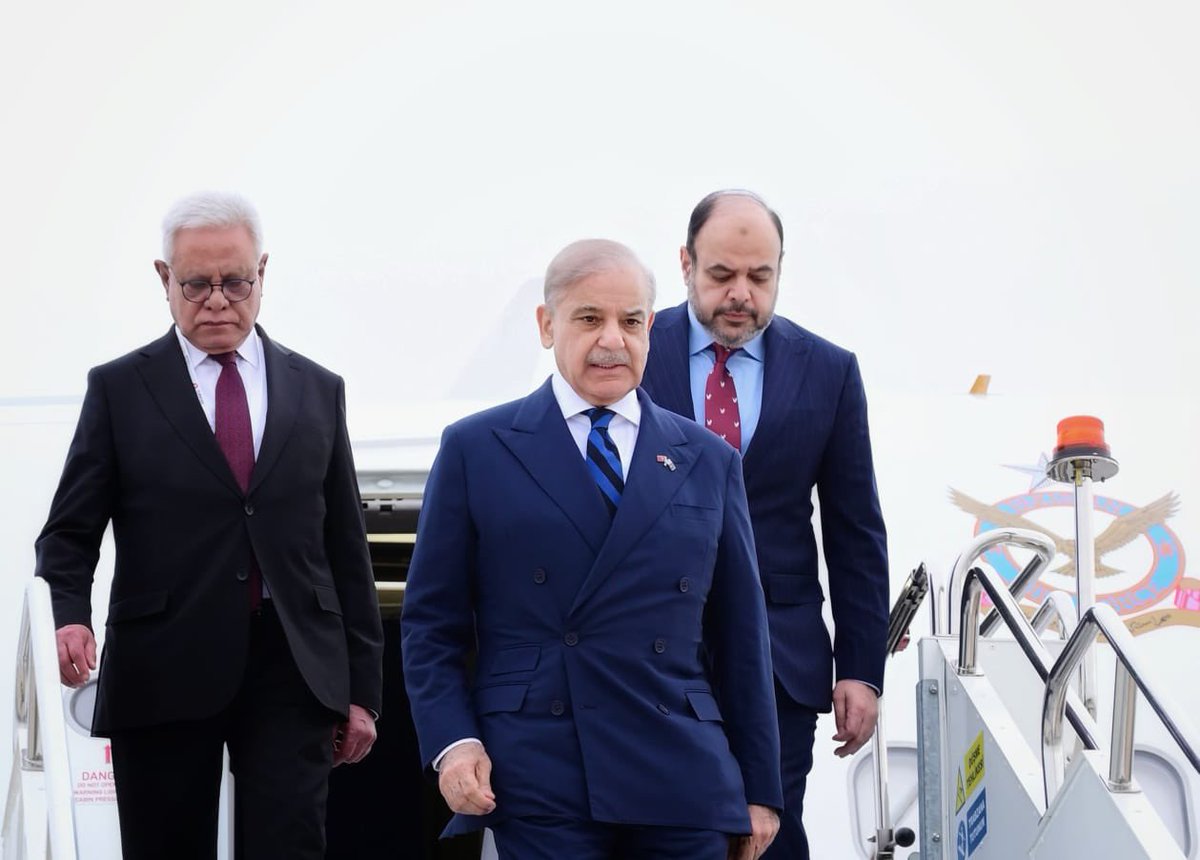 DCDPakistan's tweet image. Prime Minister Muhammad Shehbaz Shehbaz Sharif reaches Türkiye to attend 5th Antalya Diplomacy Forum. Governor Antalya Hulusi Sahin received Prime Minister and the Pakistani delegation at the airport.

#shehbazsharif #turkey🇹🇷