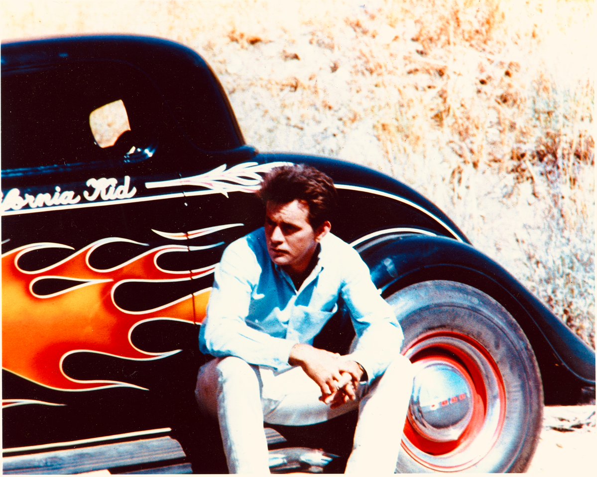 themartinpod's tweet image. #TBT Hanging out on the set of "The California Kid," circa 1974.

🔥🔥🔥 Sweet ride!

#TheMartinSheenPodcast 💙