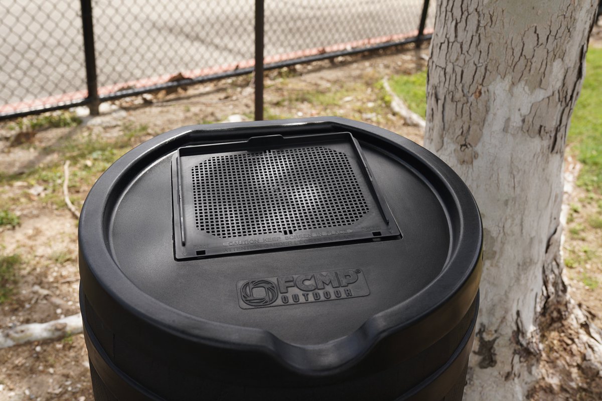HarrisCoPC's tweet photo. To end out Earth Month, PCS will be giving away one (1) 50-gallon rain catcher barrel! Rules and how to enter the giveaway instructions can be found by clicking the 🔗 in our bio! The contest begins Monday, April 20 at 8am and will conclude on Thursday, April 30 at 11:59pm. https://t.co/UrevrLT2go