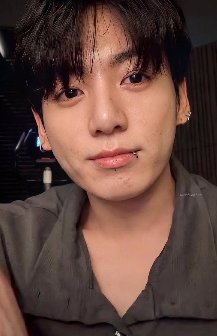 97Jungukk's tweet photo. Eyes smile! https://t.co/twk87CJpKY