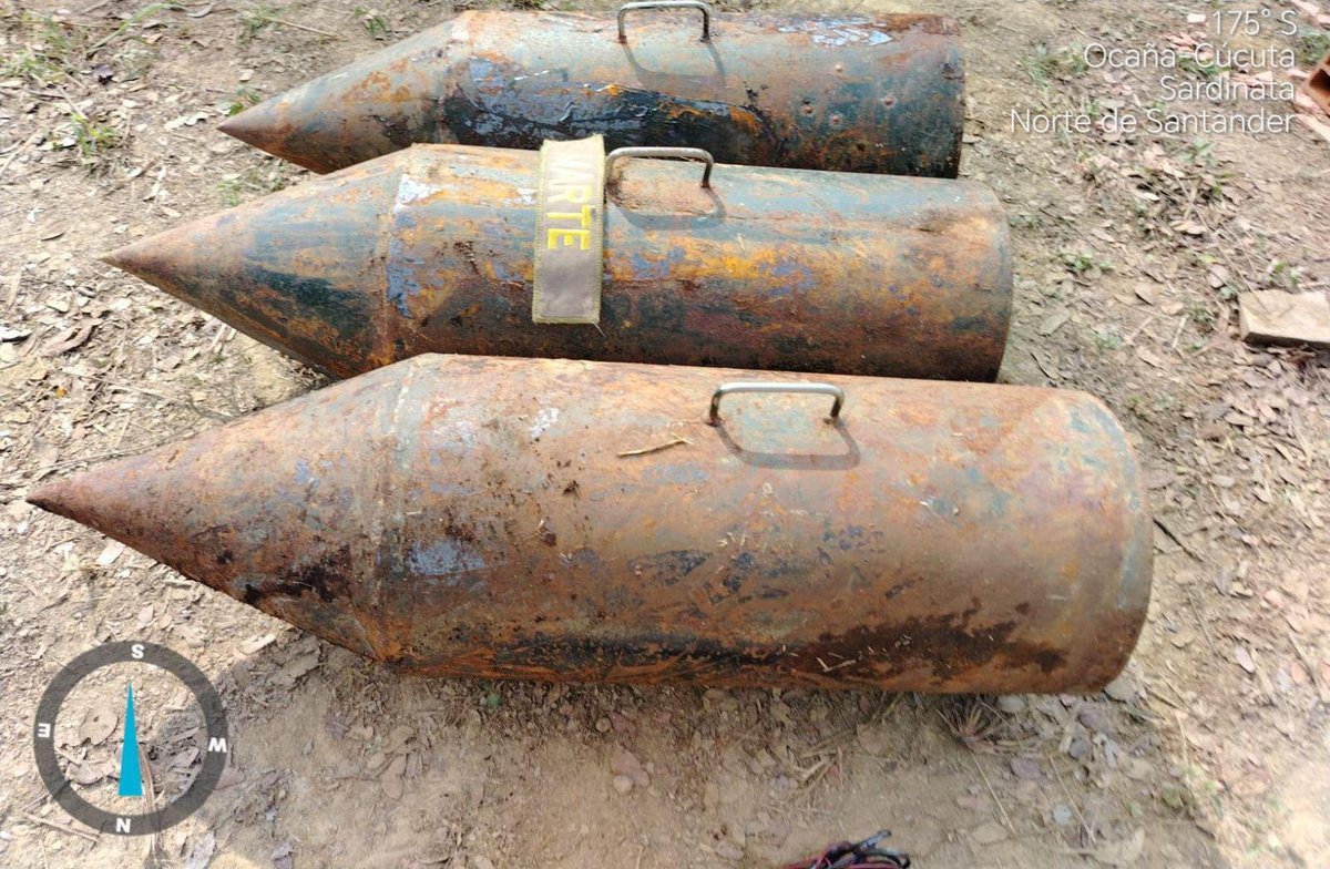 COL_EJERCITO's tweet image. #EsNoticia | Más de 100 laboratorios y cerca de 8 toneladas de droga incautadas en el nororiente colombiano.

Tropas de @Ejercito_Div2, en operaciones en #Santander, #NorteDeSantander, sur del #Cesar y Yondó, #Antioquia, lograron la neutralización de alias Pájaro, cabecilla del