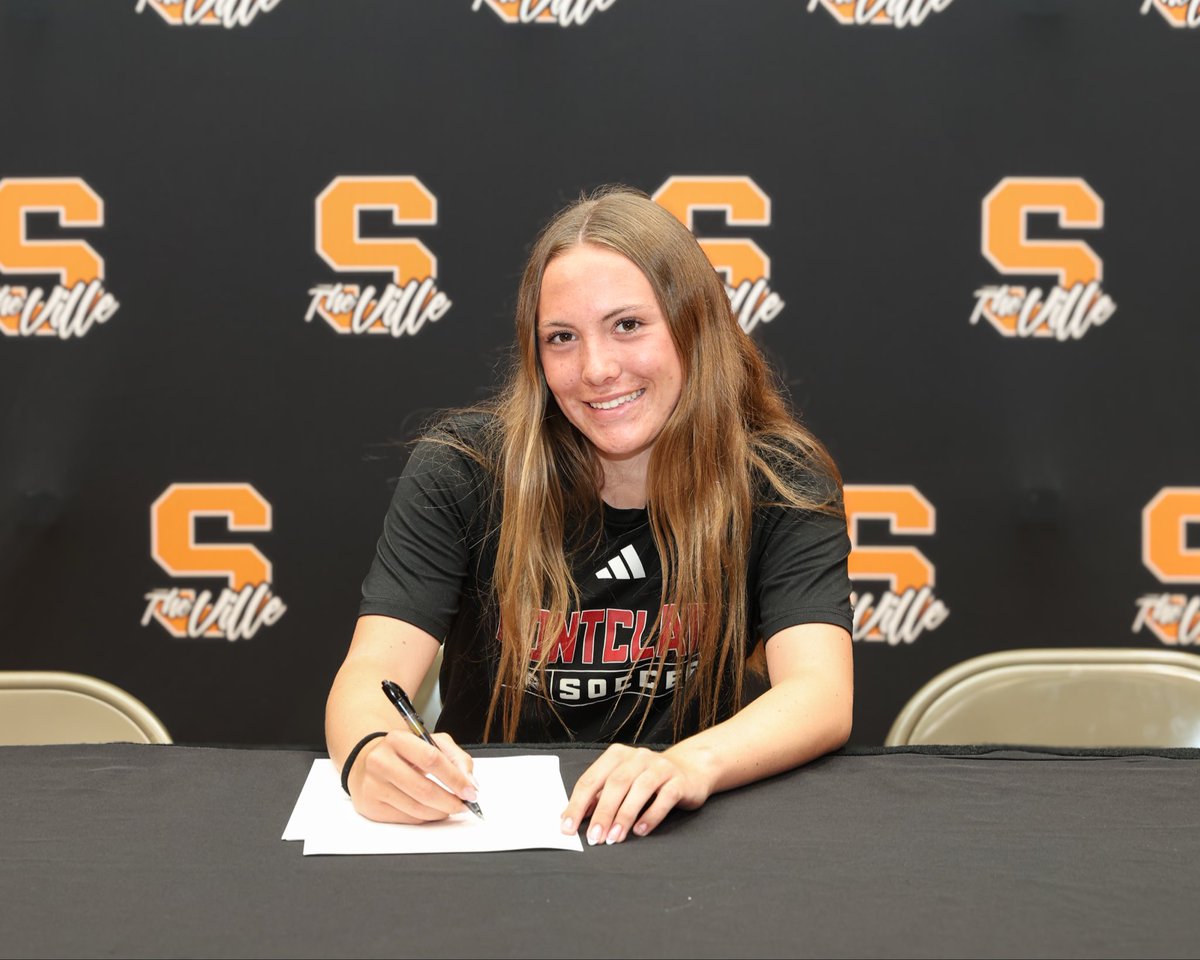 VilleWBBall's tweet photo. Next chapter starts now. Proud of these two. 🏀🎓🖊️ Congratulations to Kaylee and Amaya https://t.co/R7wvzuOyfe