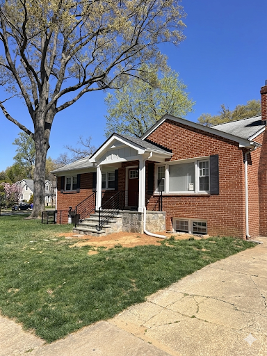 CarbideConstr's tweet photo. We added a covered front porch to this home in Arlington. Whether your home addition project is big or small, our team can handle it! #coveredporch #homeaddition https://t.co/E043yjI4IH