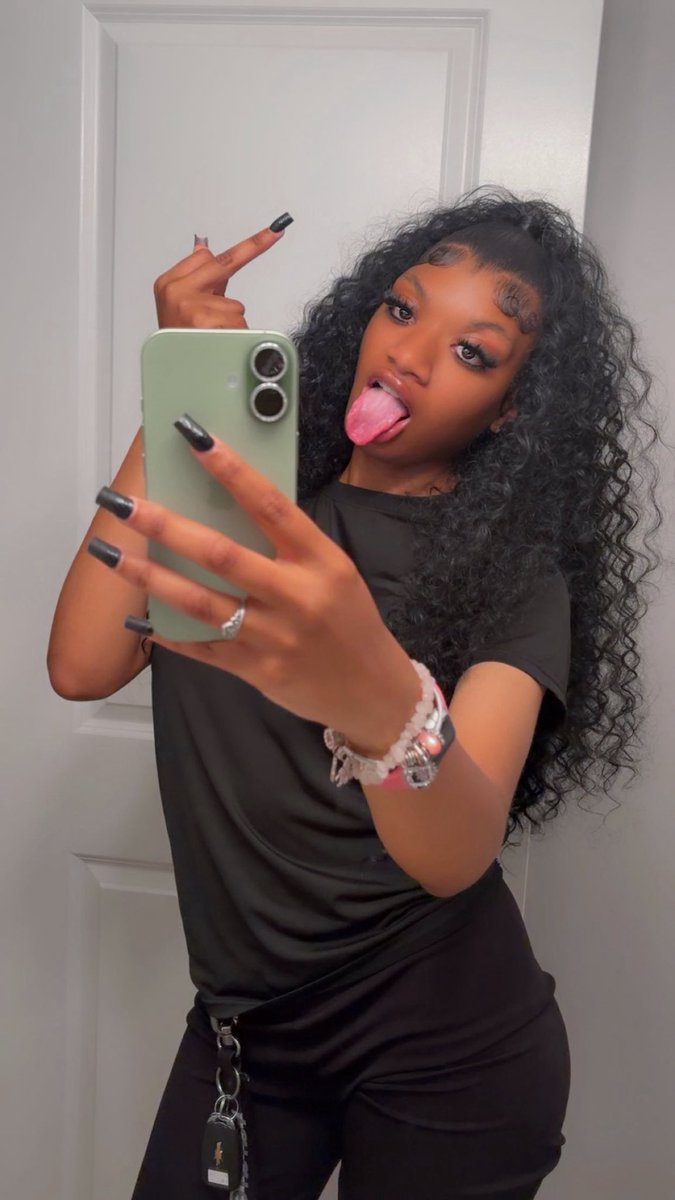 laurynjenaye tweet media