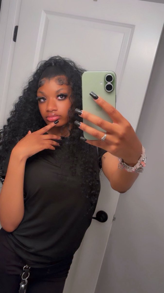 laurynjenaye tweet media