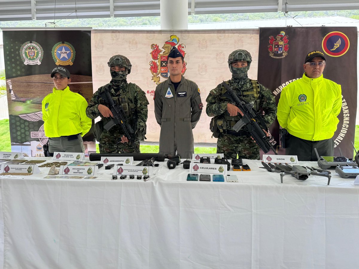 COL_EJERCITO's tweet image. #EsNoticia | Más de 100 laboratorios y cerca de 8 toneladas de droga incautadas en el nororiente colombiano.

Tropas de @Ejercito_Div2, en operaciones en #Santander, #NorteDeSantander, sur del #Cesar y Yondó, #Antioquia, lograron la neutralización de alias Pájaro, cabecilla del