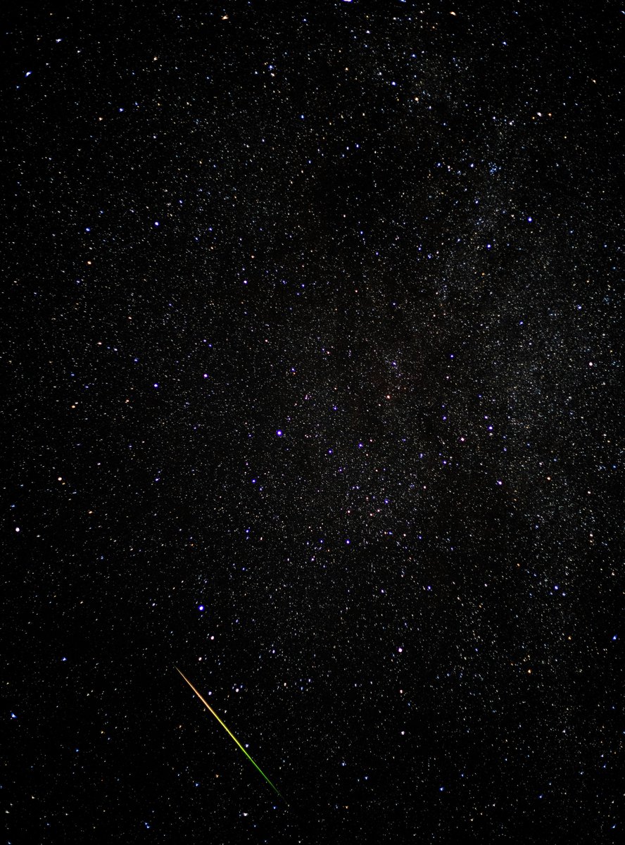 NightSkyToday's tweet photo. Meteor and the Stars ✨ ☄️ https://t.co/s0Eh3c2aI3