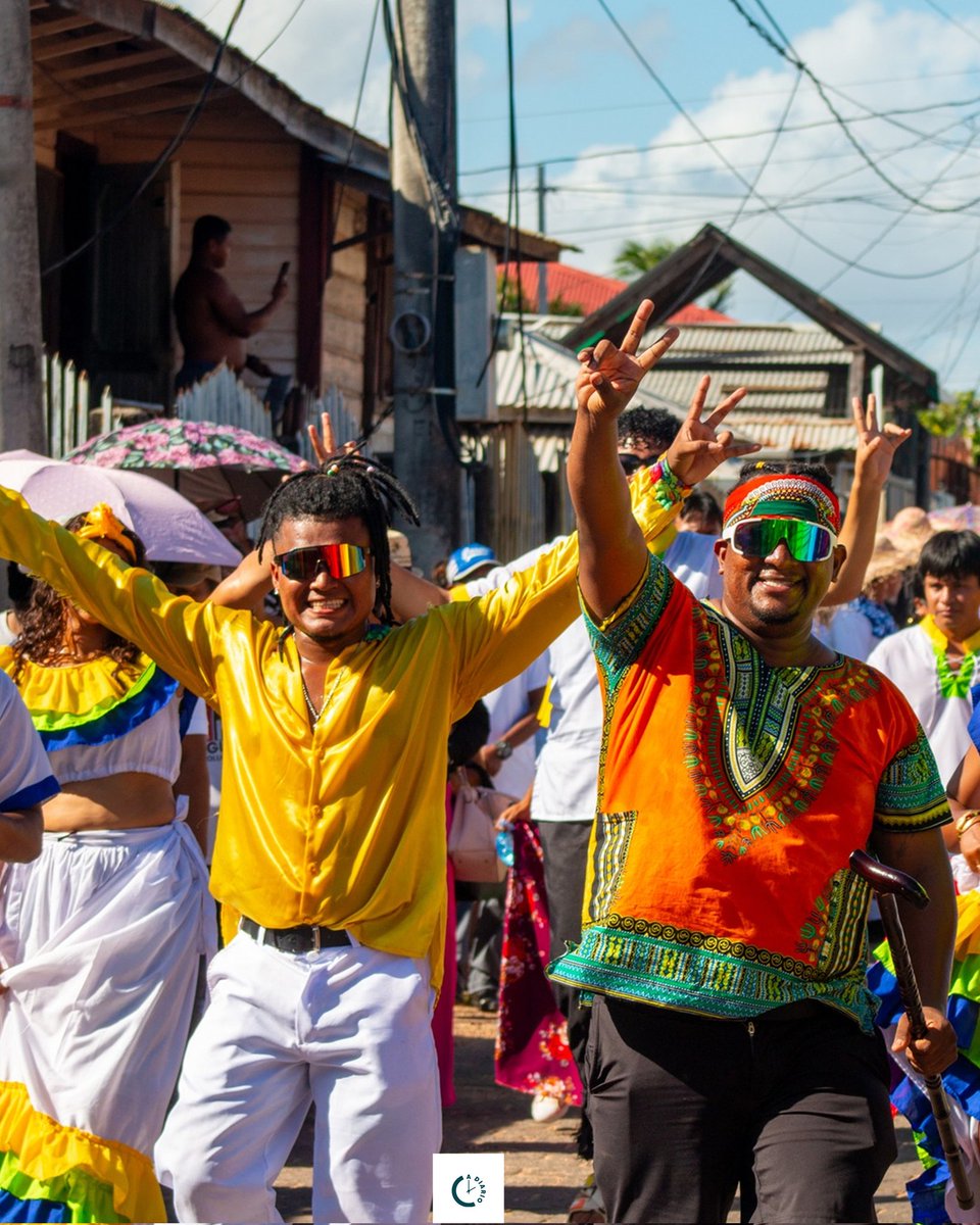 adiarionic's tweet photo. 🎉🎈 Puerto Cabezas celebra a lo grande su 9️⃣7️⃣ aniversario. 🥳🎂
Las calles se llenaron de color, ritmo y alegría, convirtiéndose en un verdadero escenario de fiesta con comparsas, música y el entusiasmo de su gente. 🌈💃🏽✨
#puertocabezas
#Nicaragua
#fiesta
#Bilwi https://t.co/FmYlNbnKWm