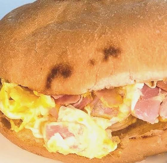 Rankodbl20's tweet photo. @RincnCuriosoo Uff una torta de huevito con cafecito majar de los dioses https://t.co/khvlFZXY3U