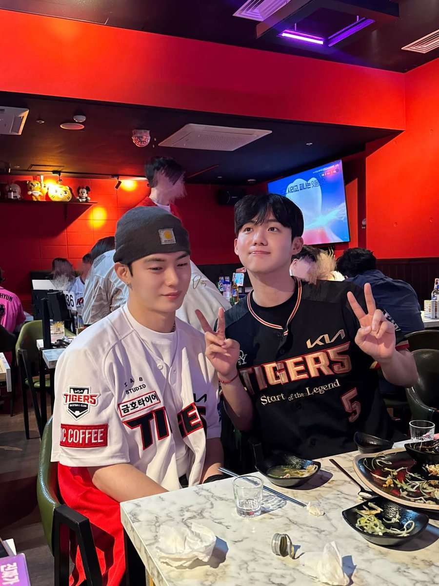 aeong2aeong2's tweet photo. 아 장기연애의 맛 겸뎡
야빠 남친을 위해 기꺼이 뉴비가 되어주기로 한지 몇년째.. 찐사랑 인정드립니다 https://t.co/74QgUZ5Kb8