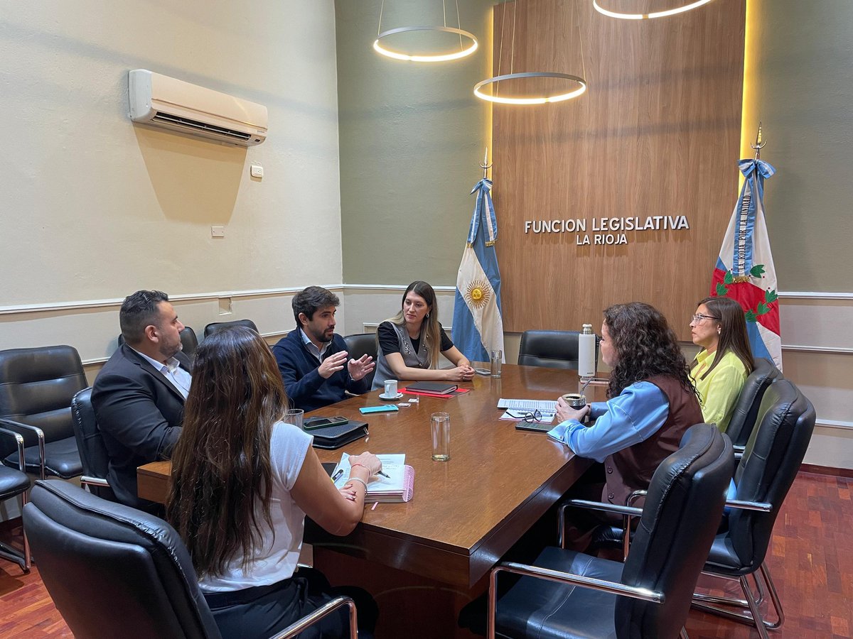 terelunalarioja's tweet photo. A instancias de la Vicegobernadora @TeresitaMadera y el Ministro @turcomenem nos reunimos para fortalecer el sistema proteccional de NNyA desde @LegislaturaLR @GobDeLaRioja https://t.co/tULfHobWby
