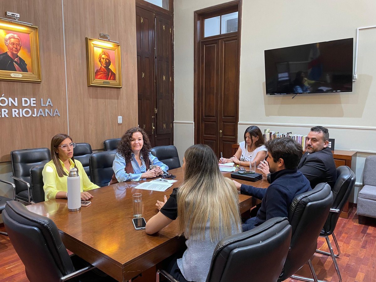 terelunalarioja's tweet photo. A instancias de la Vicegobernadora @TeresitaMadera y el Ministro @turcomenem nos reunimos para fortalecer el sistema proteccional de NNyA desde @LegislaturaLR @GobDeLaRioja https://t.co/tULfHobWby