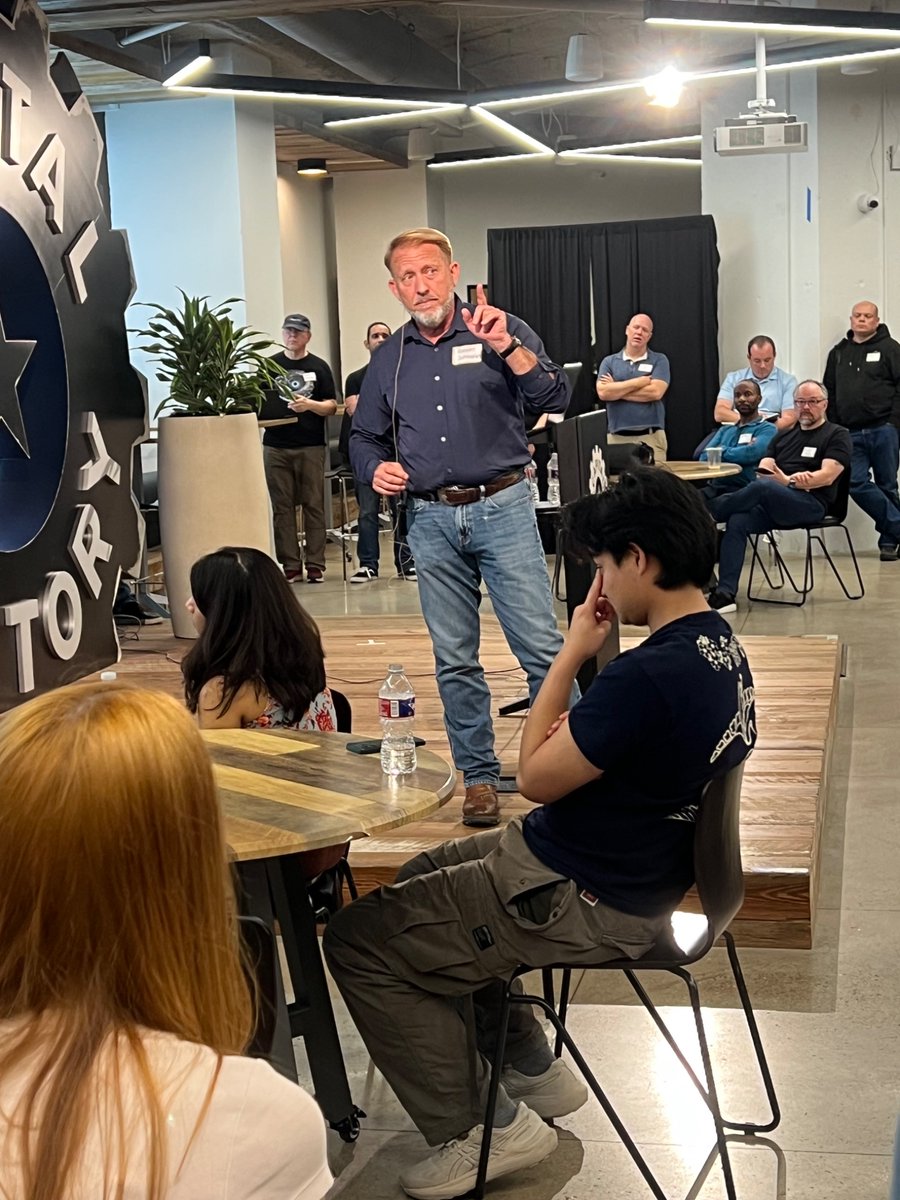 ChaseRan's tweet photo. Austin’s Claude community really showed up on Monday for ATX’s official Claude Code meetup! With a line out the door, over 150 people came out to learn, share, and collaborate on all things Claude! It felt like one big happy family. ☺️ The energy in the room was electric! ⚡️ https://t.co/pnuKk5DE4w
