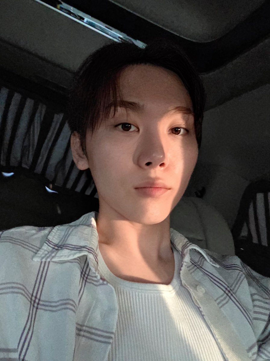 Buuubli's tweet photo. Omg the face card even when he’s barefaced https://t.co/7DDxHWIykZ
