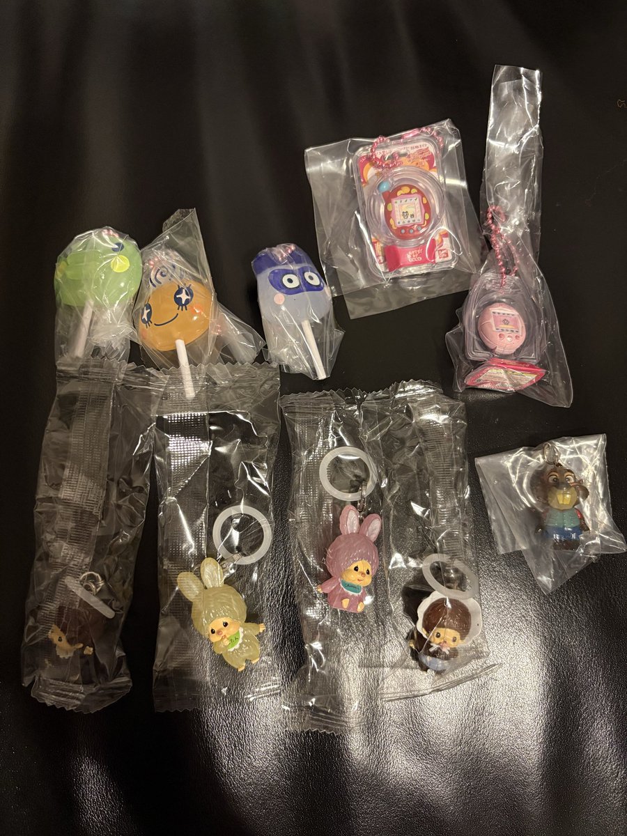 ______s2____99's tweet photo. 【交換】　モンチッチめじるしアクセサリー
たまごっちカラフルキャンディチャーム　たまごっちボーロっち

譲　写真のもの
求　キティ　しずくちゃんシリーズ　あわわ
　　など平成女児系

郵送希望です https://t.co/tRqQtVSWNE
