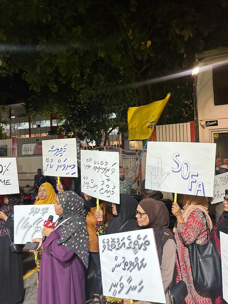 MDPSecretariat's tweet photo. އެމްޑީޕީއިން ސިލްސިލާކޮށް ކުރިއަށްގެންދާ ކުއްލި ހަރަކާތް އެމްޑީޕީގެ ހަރުގެ ކުރިމަތީގައި ކުރިއަށްދަނީ.. https://t.co/Lp2E8IMj69