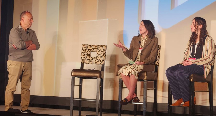 DAAUSA's tweet image. Heard at #DAASummit26 | Walk a mile in the consumer's shoes -- are you doing everything you can to optimize #AdChoices to provide real-time short-form privacy notices, even better in your brand voice? Self-certify to #DAAPrinciples | @StackAdapt Brandy Walsh weighs in.