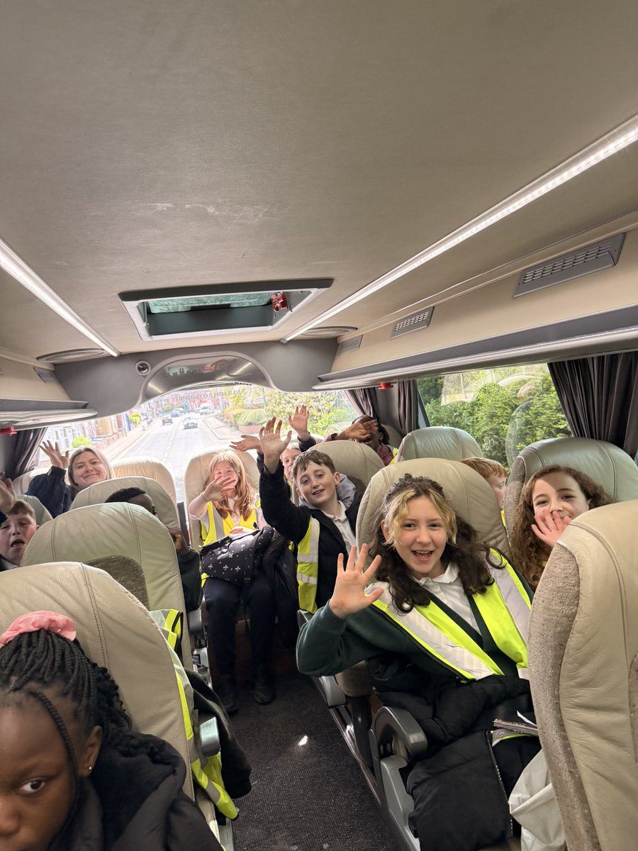MissCope6C's tweet photo. Year 6 have had an amazing time @The_Lowry watching The Boy at the Back of the Class. @TeamManorGreen https://t.co/xwP8exm9p7