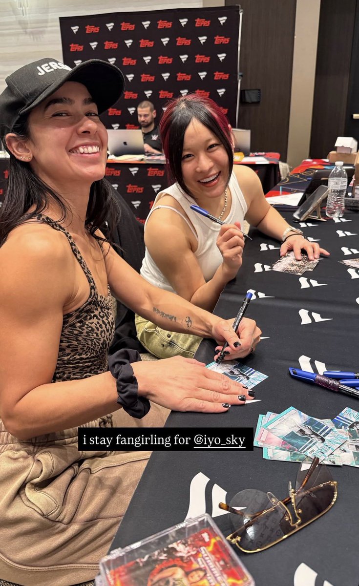 KotasIdiots's tweet photo. AJ LEE &amp; Iyo Sky!!🫡🥹🥹 https://t.co/ACCNlJ5Kvy