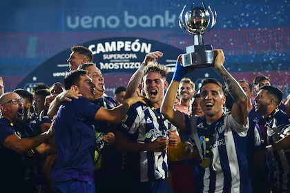 Cordoba deberia agradecer toda su vida de que existe un club como Talleres que siempre dio la cara por la provincia, salio campeon 2 veces y jugo libertadores, si fuera por los otros 2 clubcitos como Instituto o Belgrano fuera de joda Cordoba seria menos que san luis.