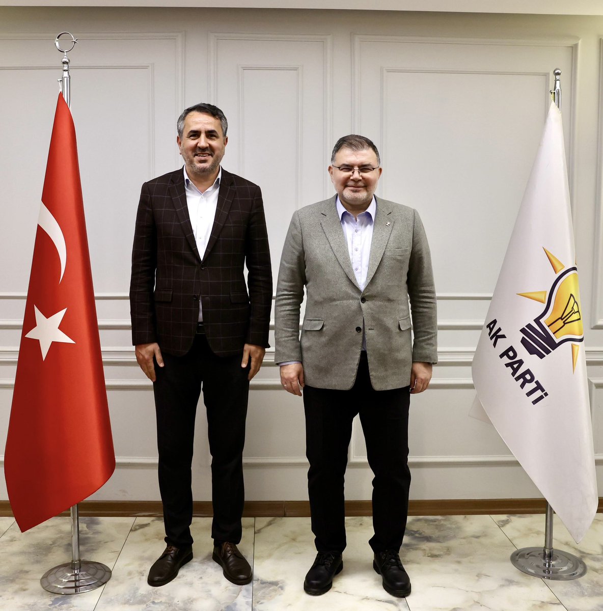 Bayraklı İlçe Başkanımız Sn. Tarkan Düzman ile il başkanlığımızda bir araya gelerek teşkilat çalışmalarımız ve üye kazanım faaliyetlerimiz üzerine kapsamlı değerlendirmelerde bulunduk.

İlçemizde yürütülen saha faaliyetlerini, üye takım çalışmalarımızı ve teşkilatımızın