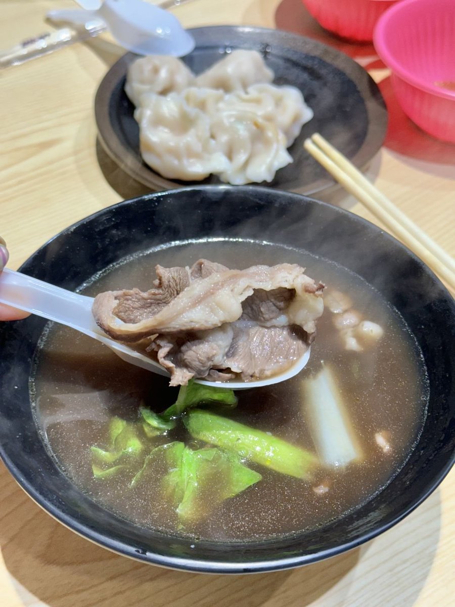 xtmtzf's tweet photo. 熱々の牛肉スープ、体も心も温まる https://t.co/95oeD7d1JV