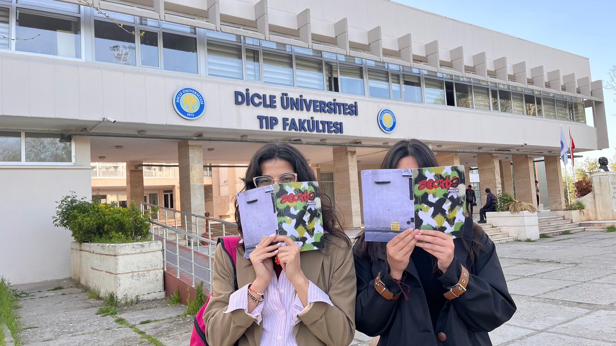 acabaFanzin tweet media