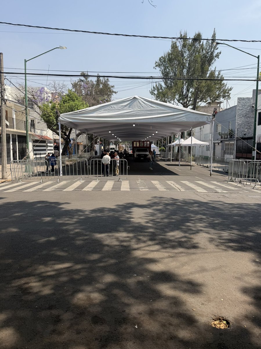 Gustvb1's tweet photo. Hasta que limpian el parque, que coincidencia que es por qué @ClaraBrugadaM vendrá a la colonia, esto debería ser diario, no solo para aparentar por que ella viene @BJAlcaldia https://t.co/VEp3CbBZVe