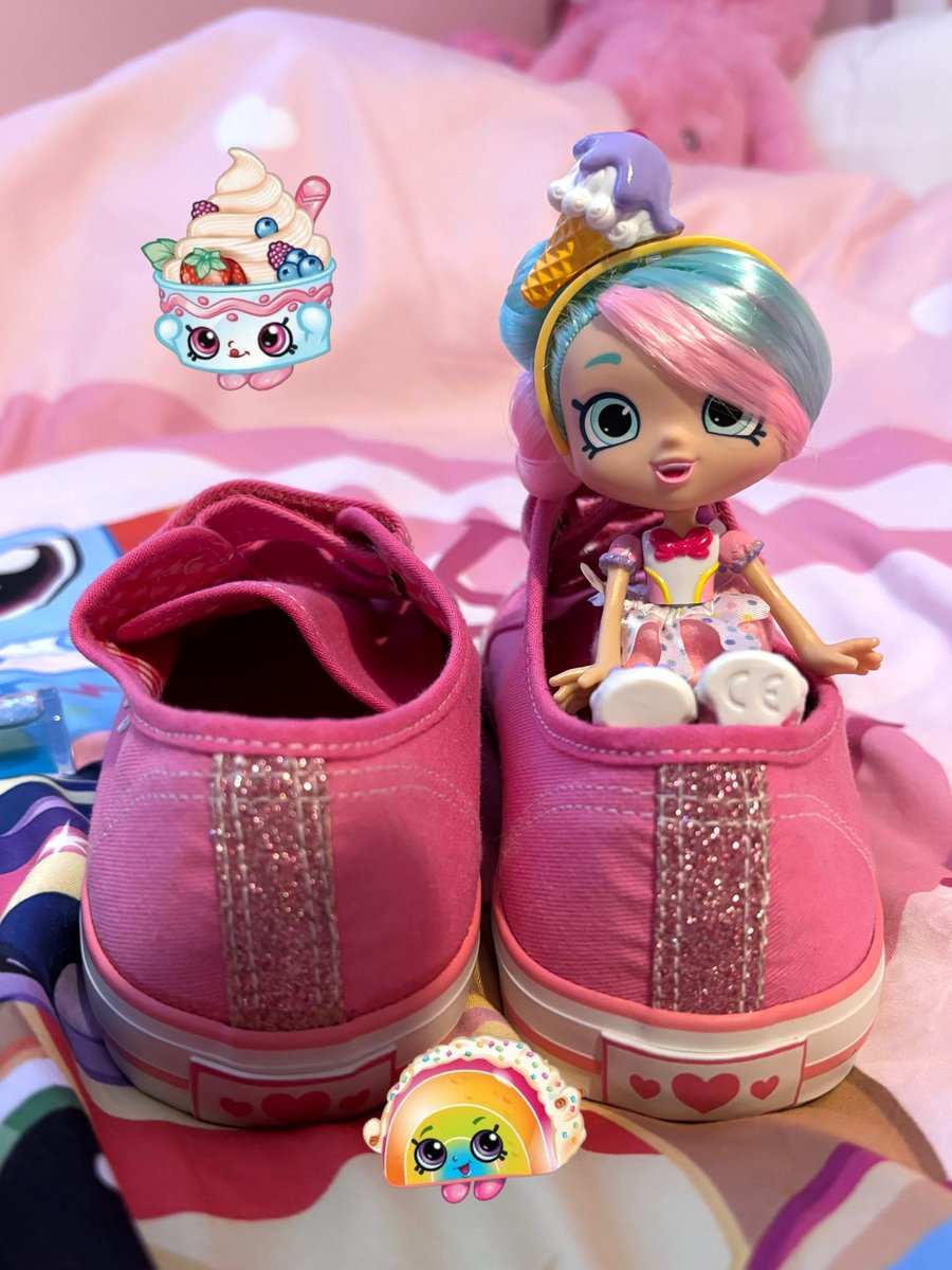 pandausea's tweet photo. luv new shoes 🧁🌈🎀 https://t.co/sMpdfqFOCu