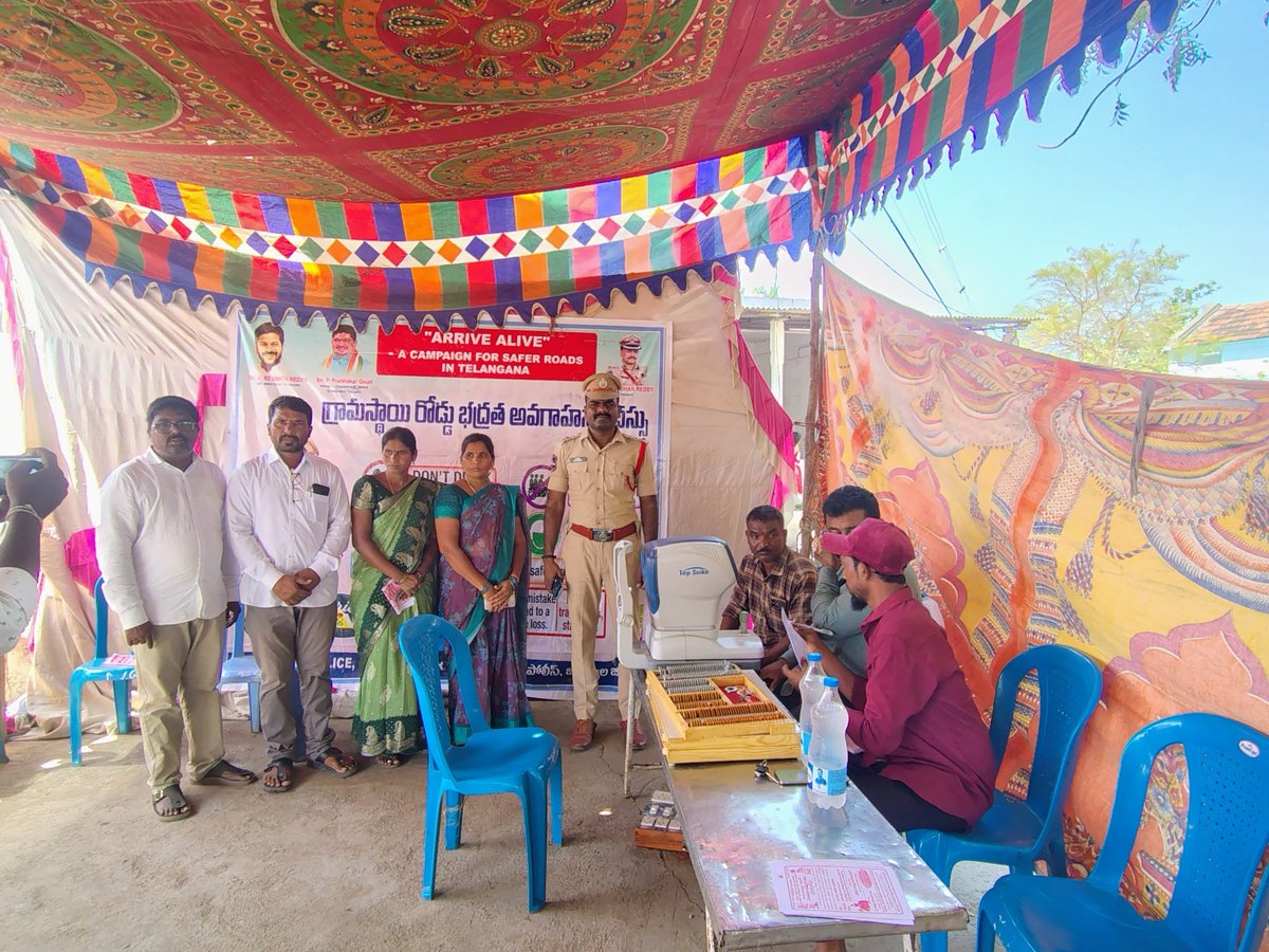 shobuggaram_JGL's tweet image. In view of 4th day Arrive Alive campaign, today we conducted an #Eye check up program to heavy vehicle #Drivers at Buggaram village with the help of Eye specialist  ,
mandal auto drivers,van drivers  participated sir.
Namaskaram sir
