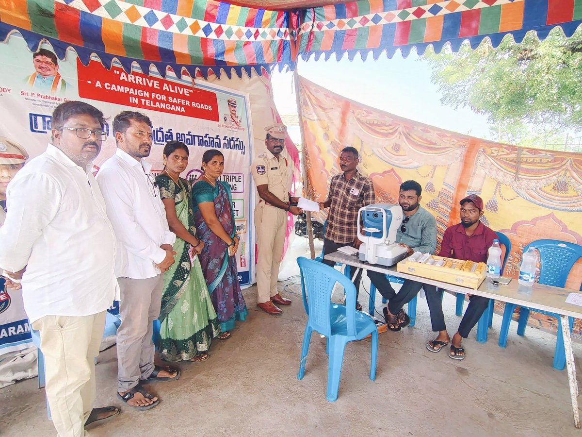 shobuggaram_JGL's tweet image. In view of 4th day Arrive Alive campaign, today we conducted an #Eye check up program to heavy vehicle #Drivers at Buggaram village with the help of Eye specialist  ,
mandal auto drivers,van drivers  participated sir.
Namaskaram sir