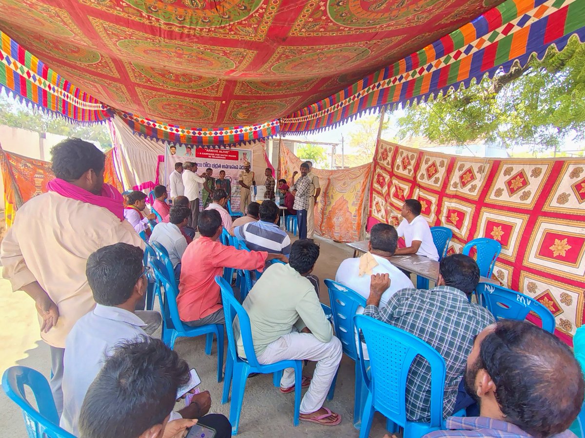 shobuggaram_JGL's tweet image. In view of 4th day Arrive Alive campaign, today we conducted an #Eye check up program to heavy vehicle #Drivers at Buggaram village with the help of Eye specialist  ,
mandal auto drivers,van drivers  participated sir.
Namaskaram sir