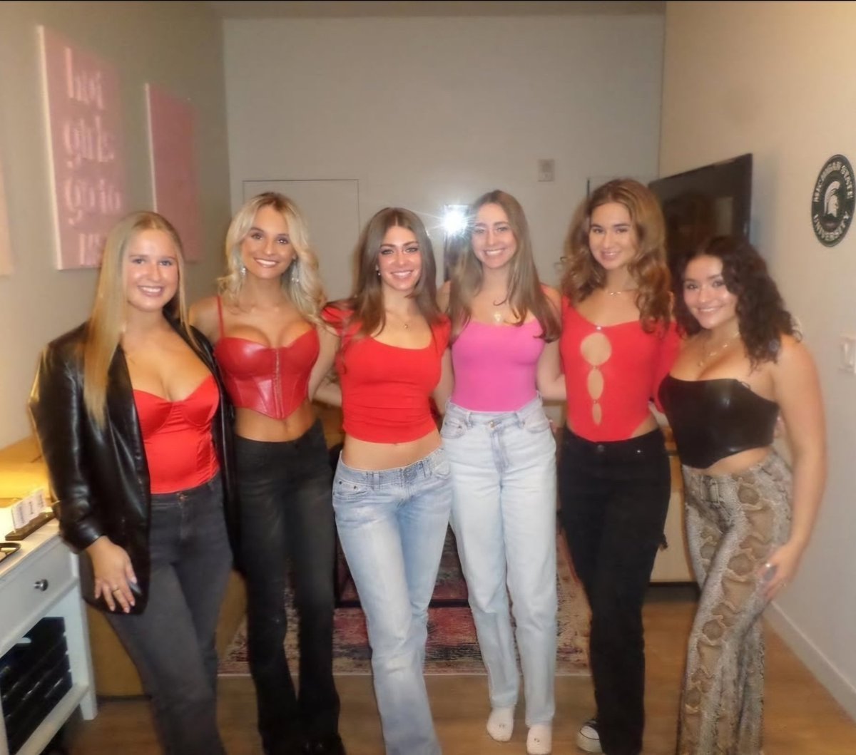 Leather, Latex & Heels tweet media