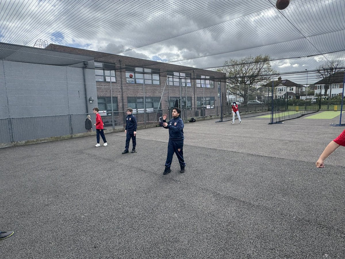 MPS_PE's tweet photo. Cricket started tonight! Yr 7 👏🏻 https://t.co/2TrExneFNX
