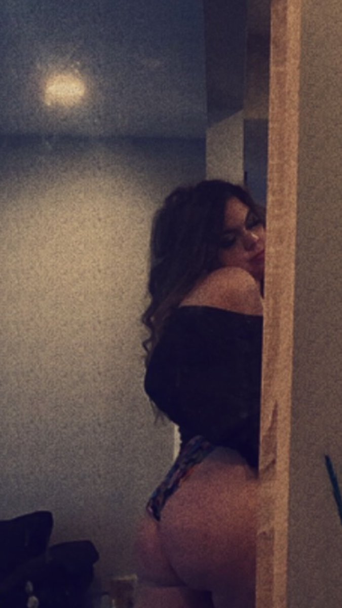 booty so big 🤪 #lookatme #flirty