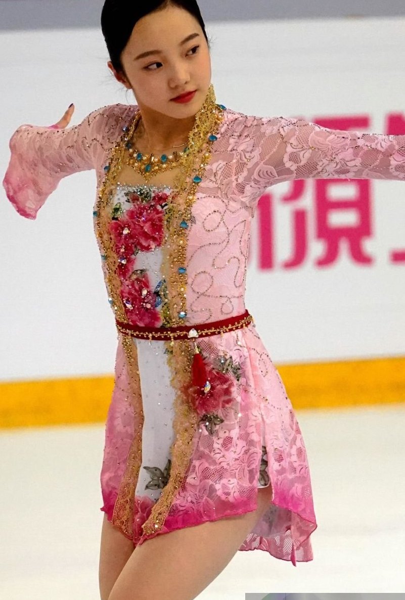 Daily Figure Skating Costumes tweet media