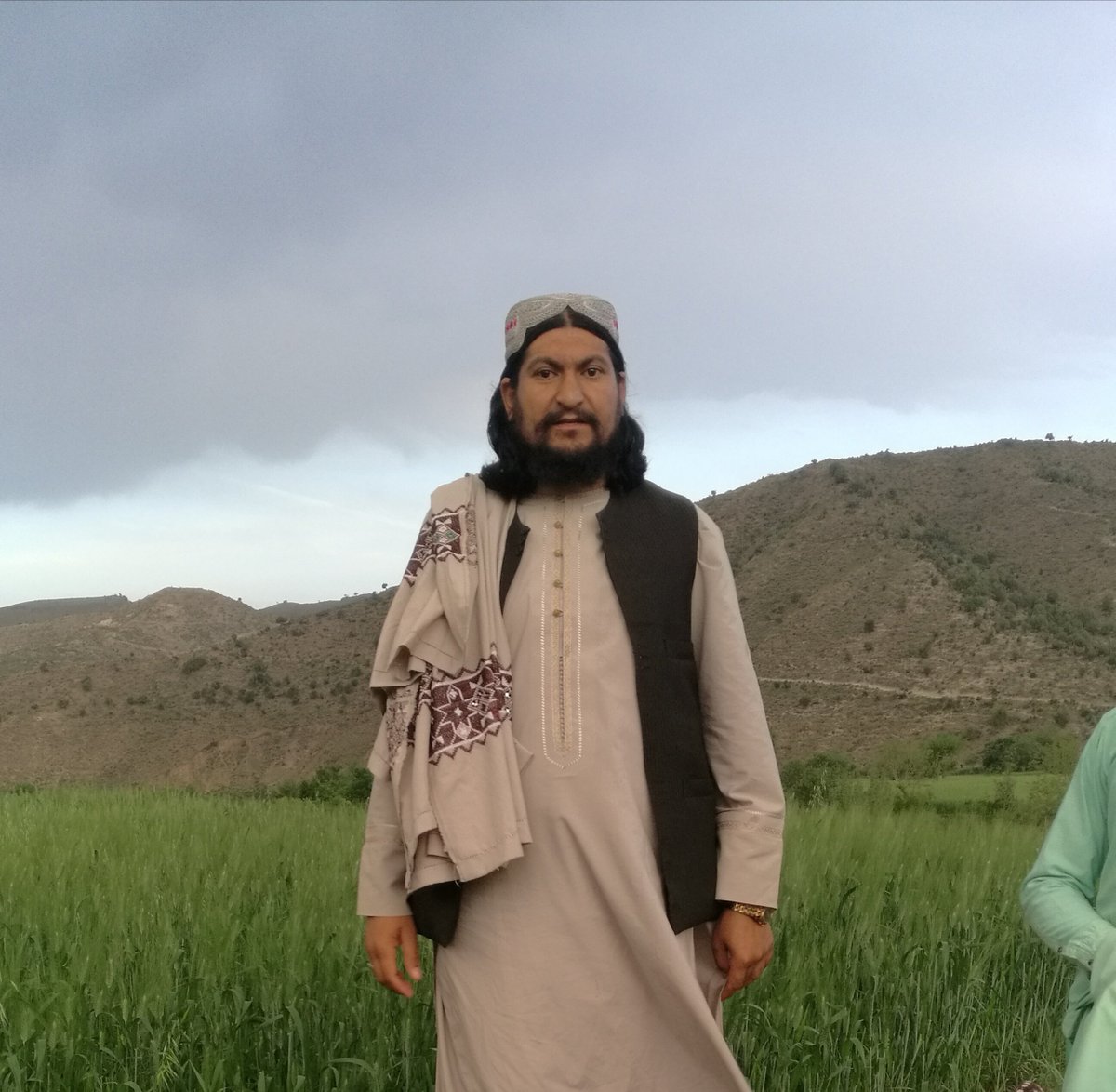 نن به یو انځور درته کیږدم فرضی کرښي ته څيرمه د ځاځي میدان مازیګری وو.🏳