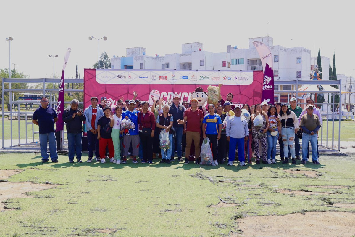 DeportePue's tweet photo. ¡Así se vive la participación ciudadana!

En las canchas de la U.H. Rivera Anaya, vecinas y vecinos llegaron para sumarse a la recolecta de latas, del programa #CanchasXLatas.

Seguimos construyendo una capital más limpia y participativa en la mejora de los espacios deportivos. https://t.co/REoFFgh0AN