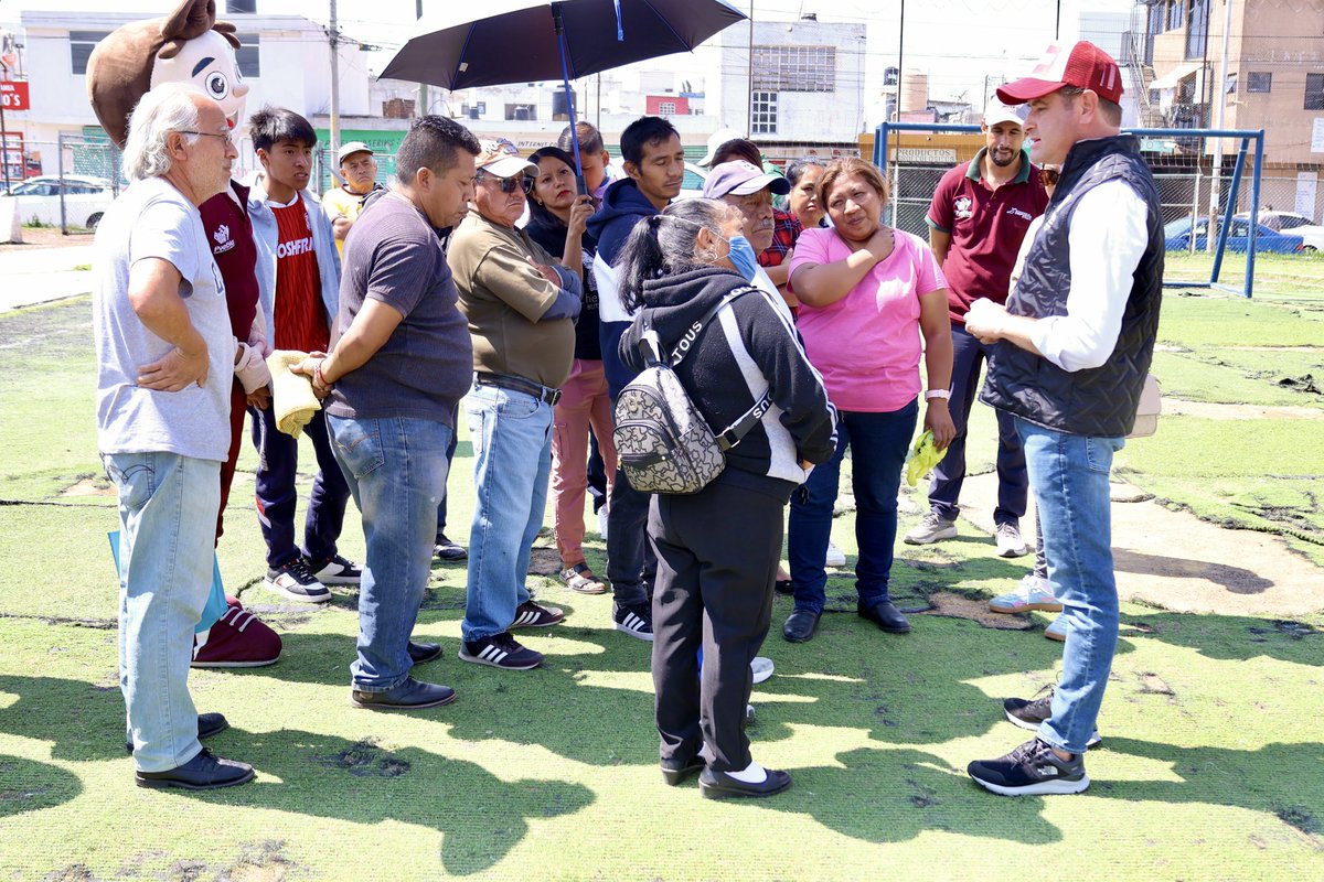 DeportePue's tweet photo. ¡Así se vive la participación ciudadana!

En las canchas de la U.H. Rivera Anaya, vecinas y vecinos llegaron para sumarse a la recolecta de latas, del programa #CanchasXLatas.

Seguimos construyendo una capital más limpia y participativa en la mejora de los espacios deportivos. https://t.co/REoFFgh0AN