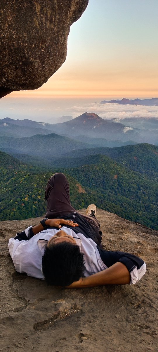 iam_rohit13's tweet photo. 7 hills journey.

The last photo says it all,  this 10-hour trek sucked the soul out of me. The toughest one I have done so far, considering my current health bar.

A much-needed free health checkup from nature. 

#velliangiri #trek #southkailash🕉️ https://t.co/XvlM9cKFJ1