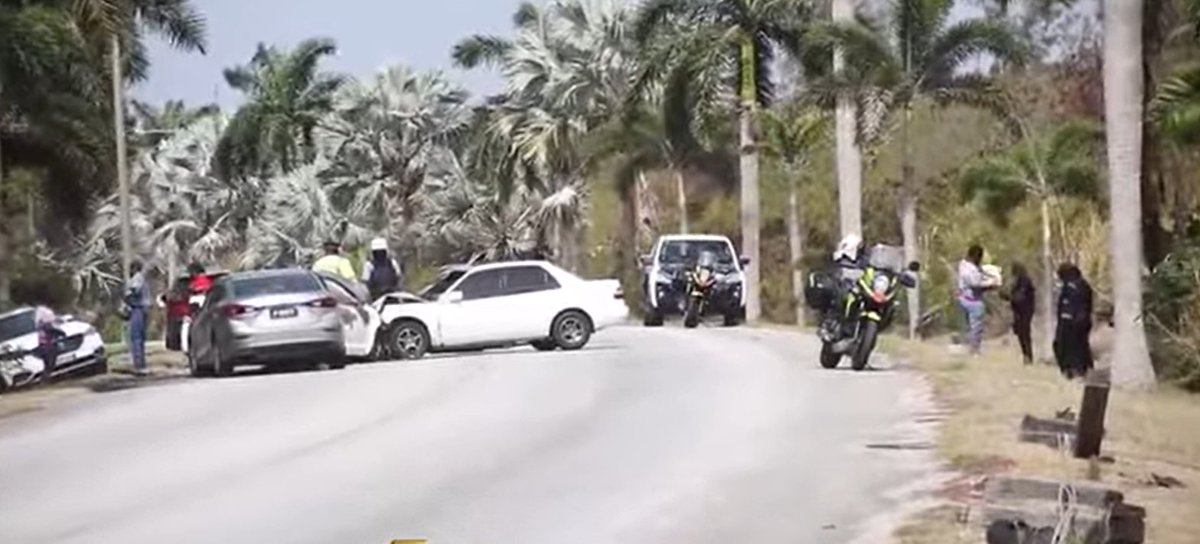 RandomstuffA2Z's tweet image. Serious accident on the ABC Highway between Bannatyne and Kingsland this morning. Multiple vehicles involved and emergency crews are on the scene. Please avoid the area and stay safe! #Barbados #ABCNews #TrafficAlert