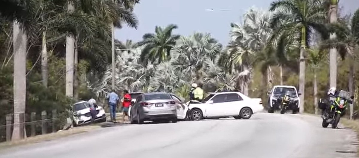 RandomstuffA2Z's tweet image. Serious accident on the ABC Highway between Bannatyne and Kingsland this morning. Multiple vehicles involved and emergency crews are on the scene. Please avoid the area and stay safe! #Barbados #ABCNews #TrafficAlert