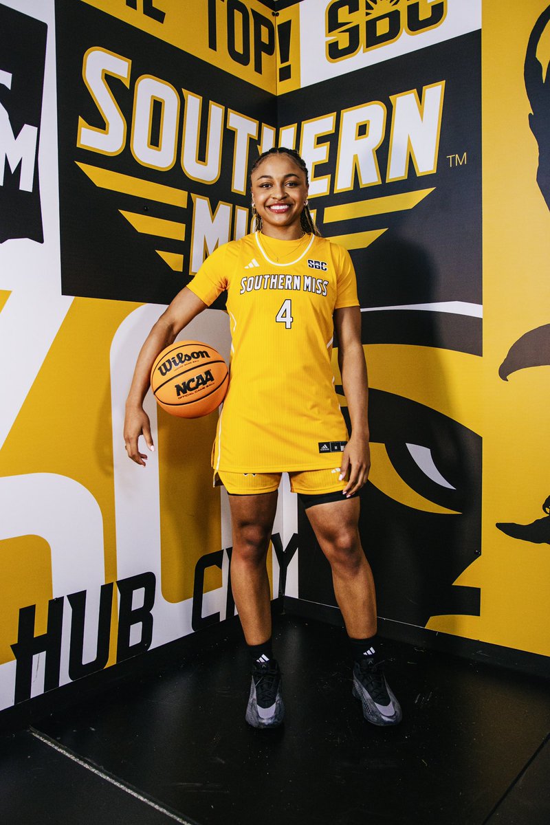TheLoveJy's tweet photo. headed back south… let’s get it 💛🖤 https://t.co/sYSbNq77mO